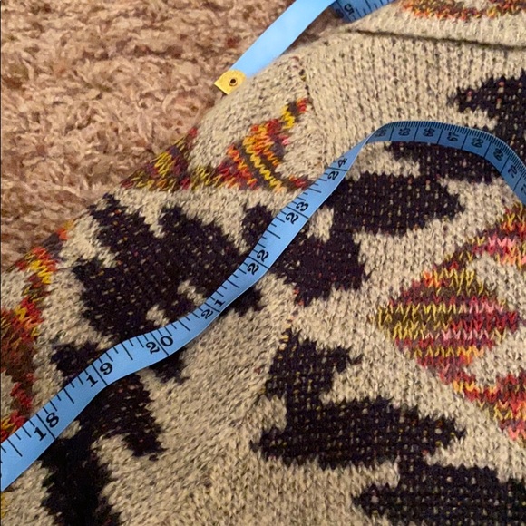 Geometric Sweater - Picture 7 of 8